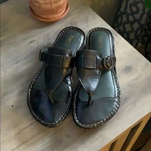 Born black sandals